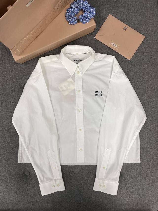 New Arrival Poplin Textured Long-Sleeved Shirt Autumn is the perfect season for