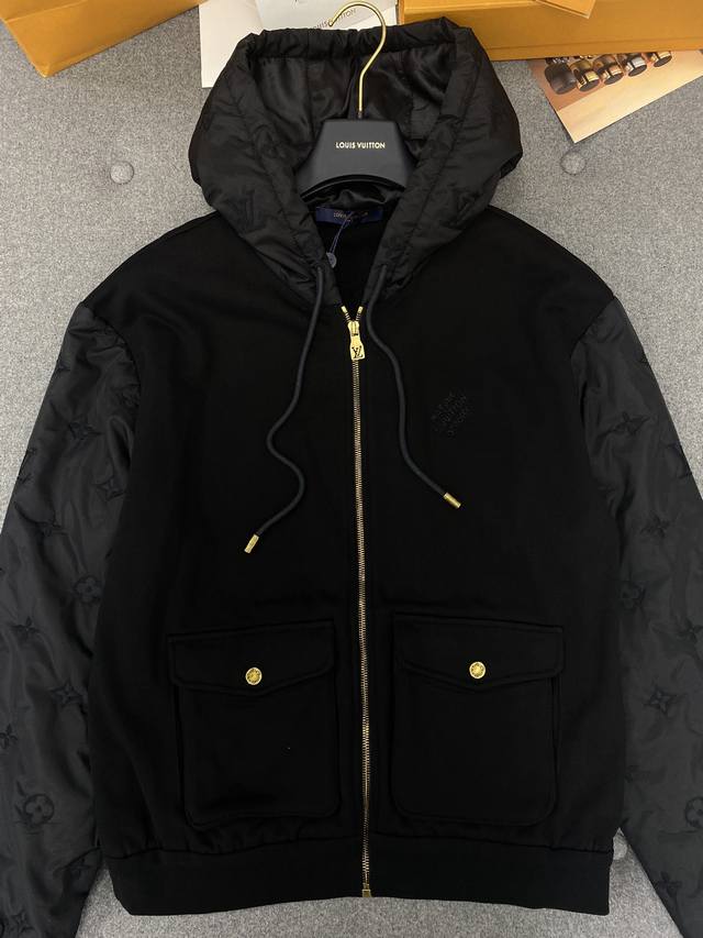 Hooded jacket This year's Lv men's clothing is simply a fight between gods, and