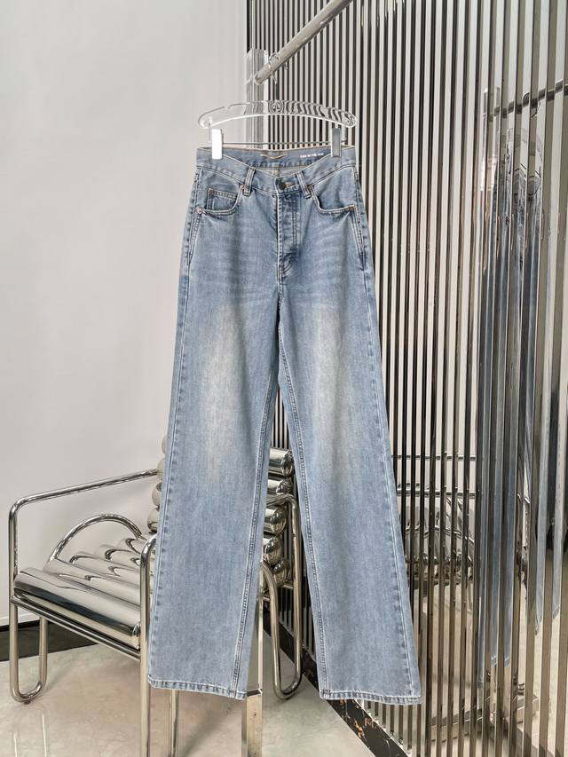 Actual photos! Latest Sl New 25 new color light denim blue V waist straight jea