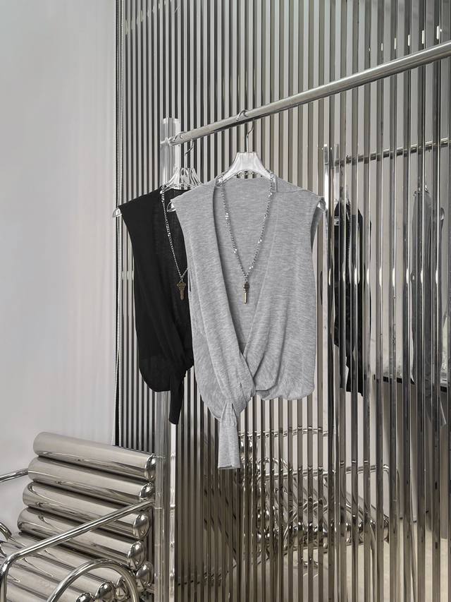 Actual photos! Latest Aw 25New key necklace series knitted vest Color: gray, bl