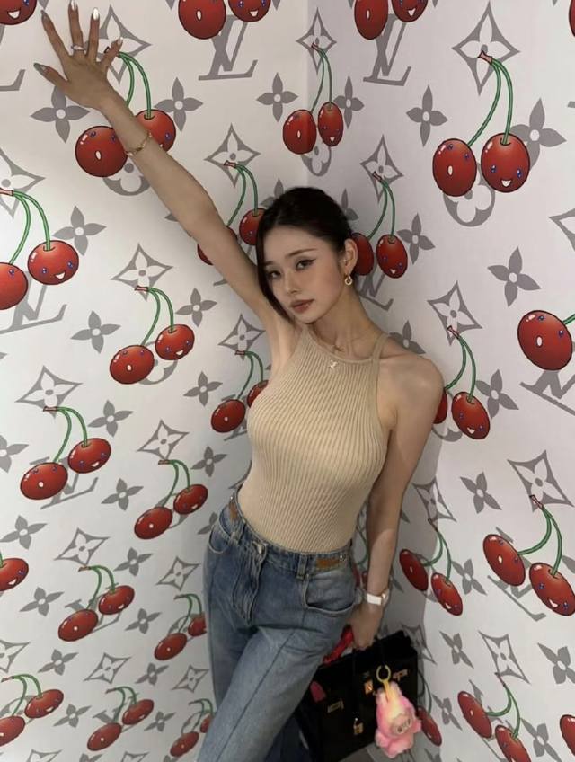 New! Latest Cou 25New Tap Sequin Knitted Vest Color: Khaki, Black Size: Sml