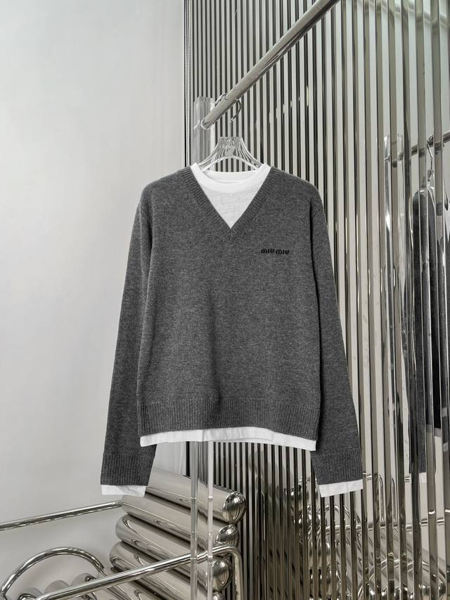 Actual photos! The latest Miu 25New T-shirt fake two-piece spliced sweater. Siz