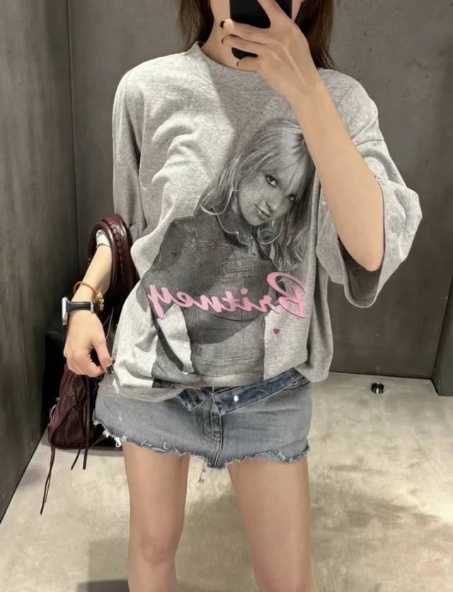 New! Latest Ba 25 New Britney Spears collaboration T-shirt. Size: S, M, L,