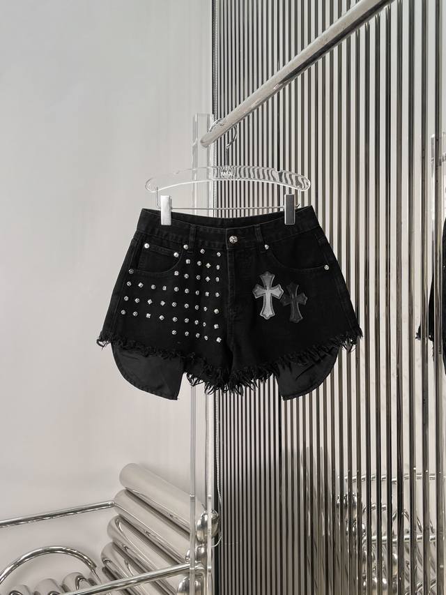 Actual photos! Latest Ch 25New Crowe rivet charcoal black denim shorts. Size: S