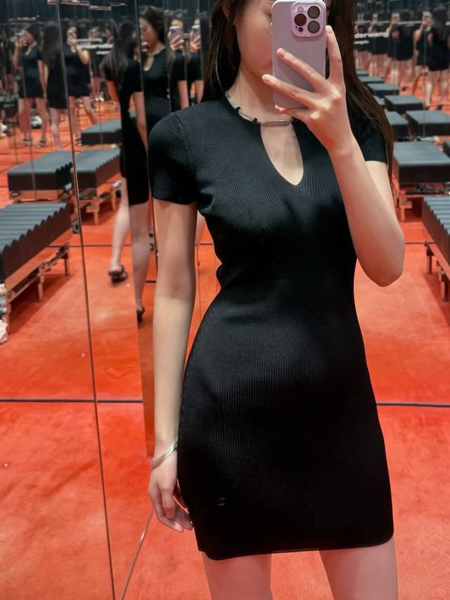 New! Latest Aw 25New Nameplate Necklace Knit Short Sleeve Dress. Size: Sml.