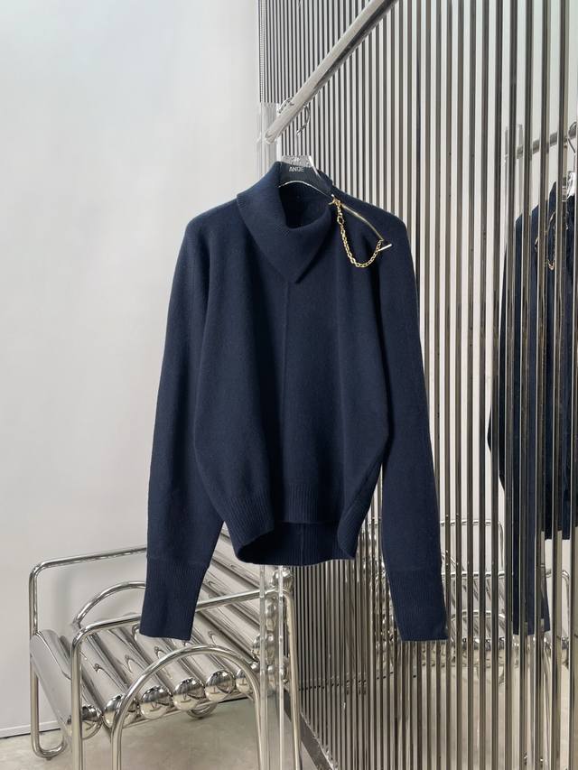 Actual photos! Latest L 25New off-shoulder zip-up knit top. Size: Sml.