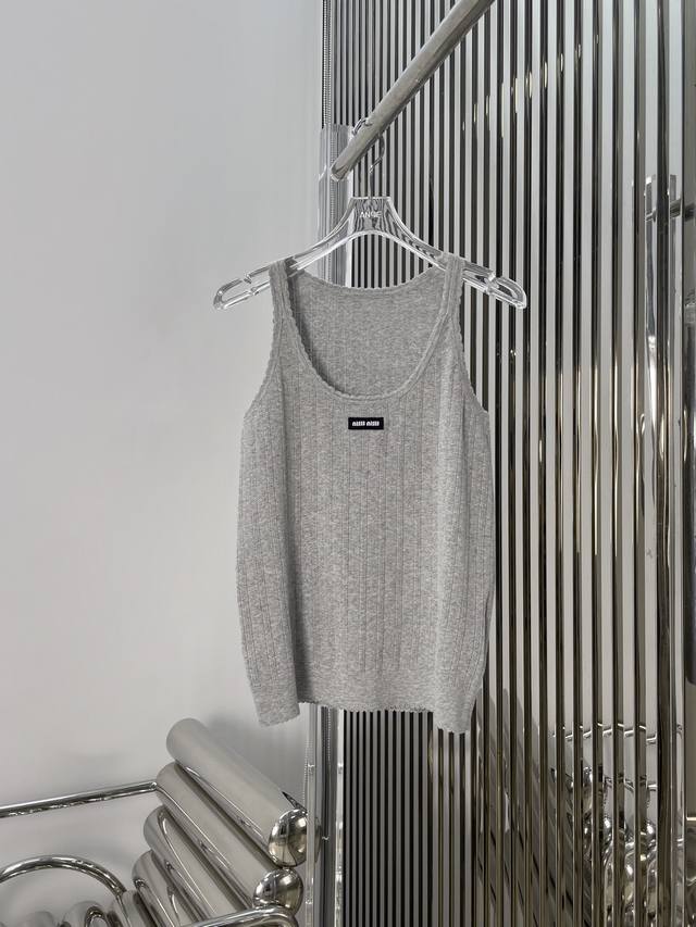 Actual photos! The latest Miu 25New hollow knit camisole. Size: Sml.