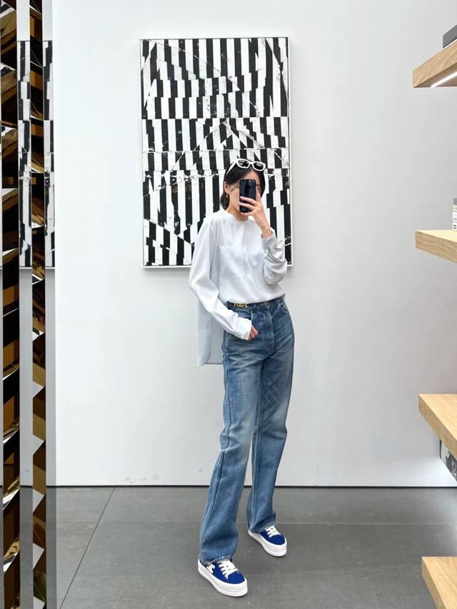 New! Latest Ce 25New Jane jeans with Arc de Triomphe metal embellishments. Size