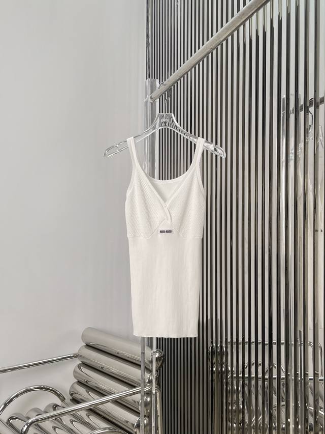 Actual photos! The latest Miu 25New cross-strap knitted vest. Size: Sml.