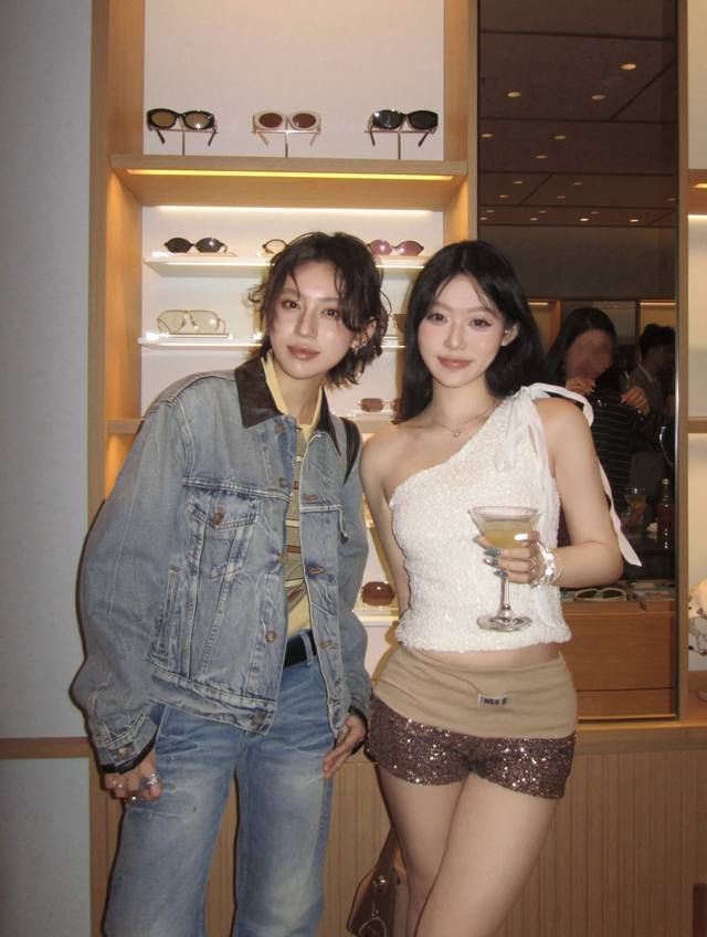 New! Latest Miu 25New denim jacket with washed, distressed, cowhide collar and