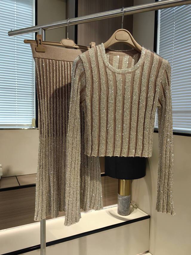 Size: SML 24Ss Show Series Lightweight Diamond Yarn Made of Fresh and Breathabl