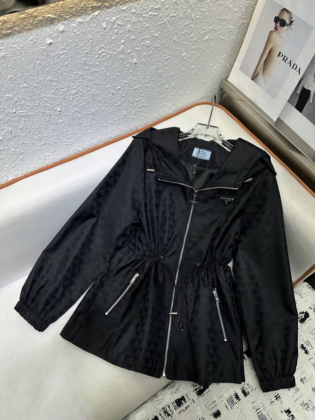 prada 2025 autumn and winter new hooded jacket, triangular jacquard fabric, draw