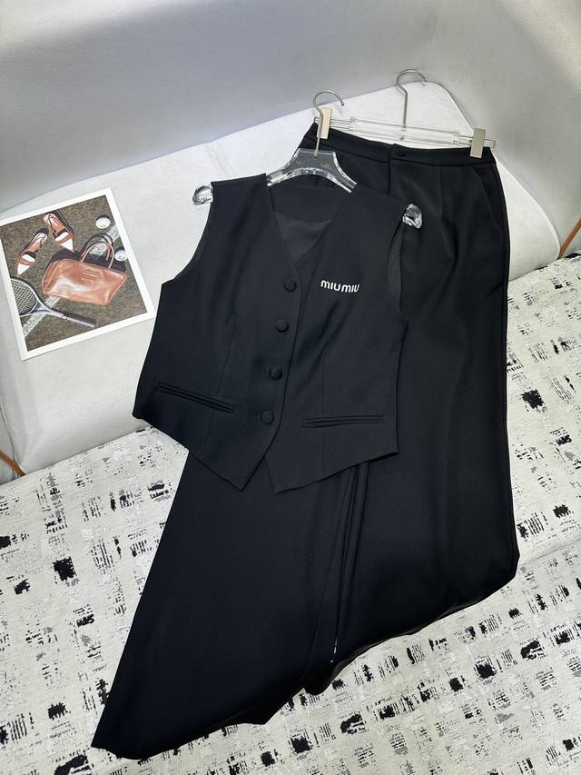 miumiu* Sleeveless vest wide-leg trousers suit with letter decoration and back a