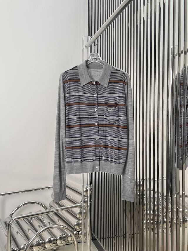 Actual photos! Latest Miu 25New striped knitted polo top Size: Sml