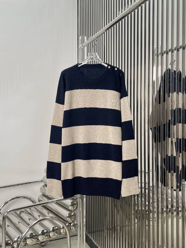 Actual photos! Latest Miu 25New wide striped one-shoulder button-down knitted l