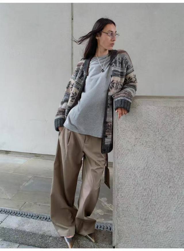 Brand order, retro Fair Isle wool cardigan | Simple round neck design weakens t