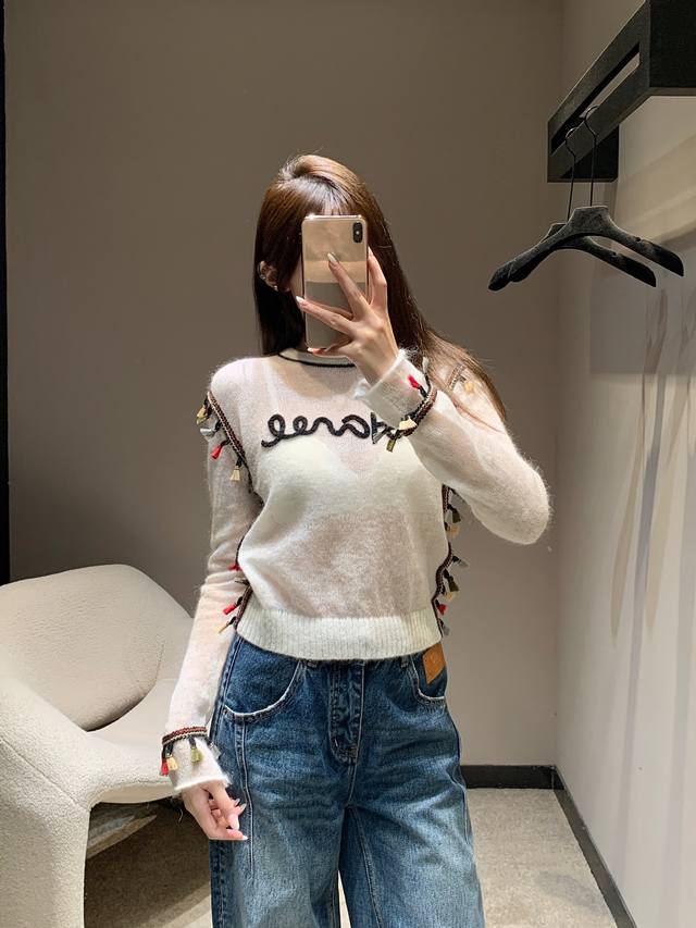 Chane* 25A Haute Couture Handicraft's new tasseled pullover knit sweater | Exclu
