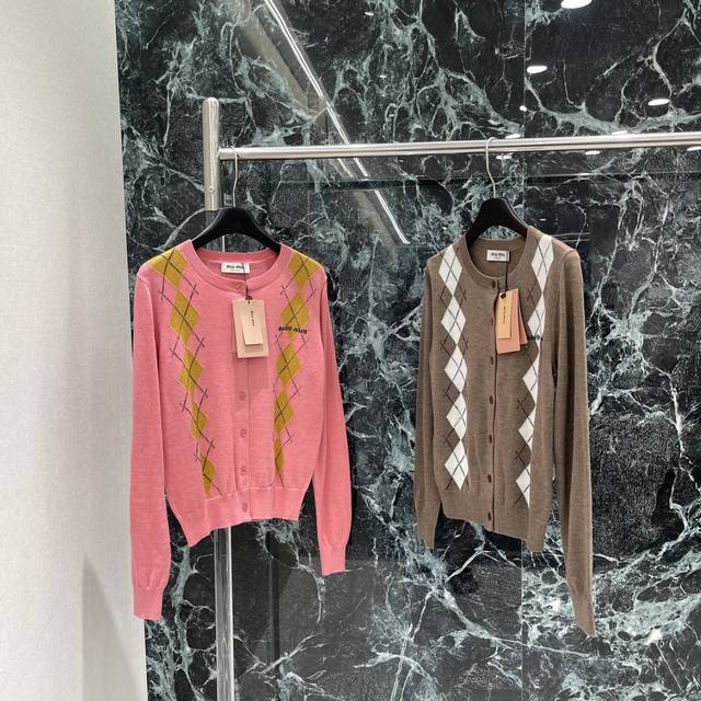 Miu 25 early autumn new diamond lapel knitted cardigan, preppy style adds a yout