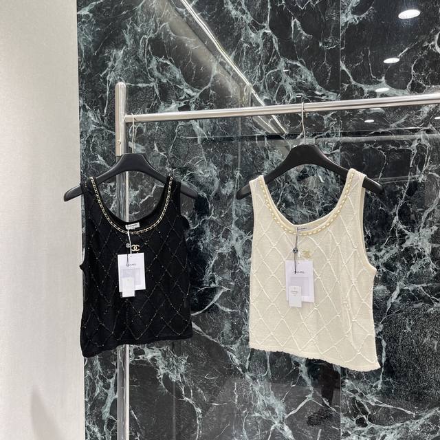 Chanel's new 3D diamond-patterned knitted vest for early fall 2015 is a truly s
