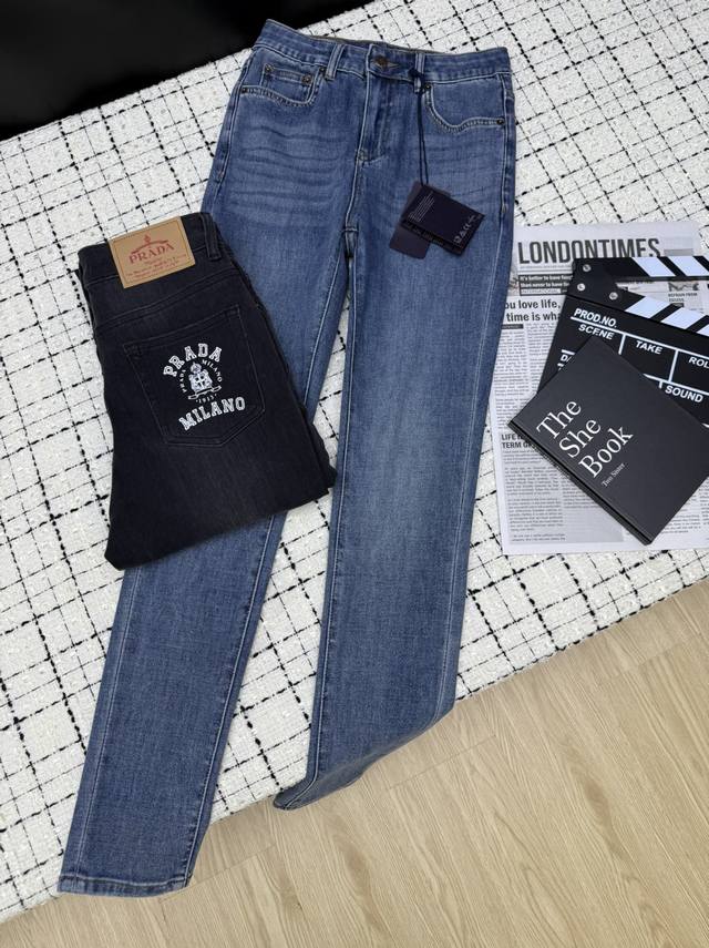 Versatile collection, prad*25 new back-pocket printed skinny jeans. This pair is