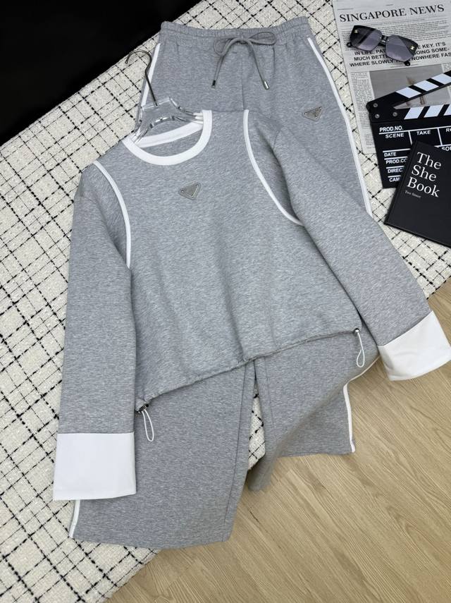 The new prad*25 contrasting color and white trim casual suit exudes an elegant