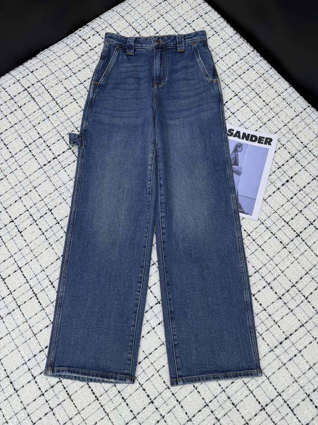 Prada 25 new stylish work jeans, embellished with a classic triangle logo, easy