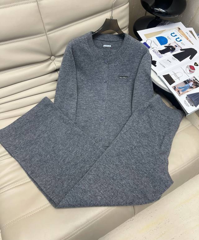 Hot-selling set, 2025 early autumn new model, round-neck faux two-button cardiga