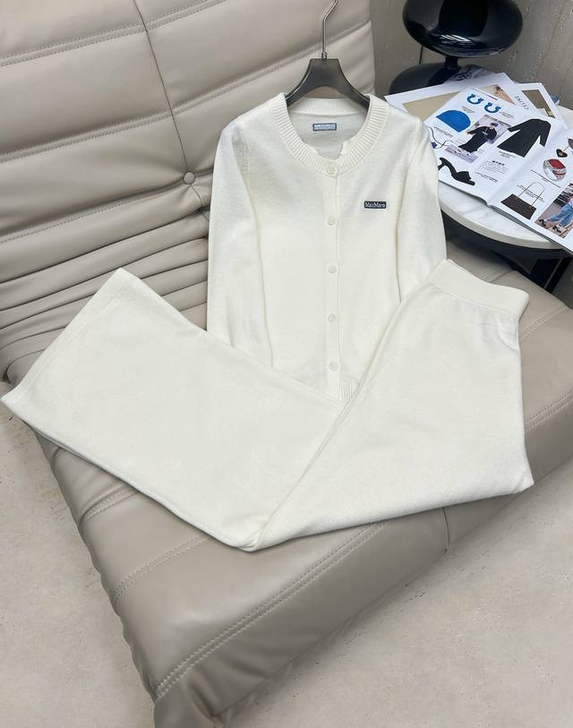 Hot-selling set, 2025 early autumn new model, round-neck faux two-button cardiga