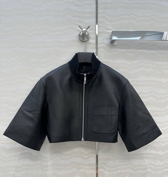 Exclusive first release! A must-have for your wardrobe! High-end, original, qua