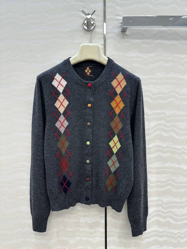 Exclusively debuting high-end, original quality, this stylish, intellectually s