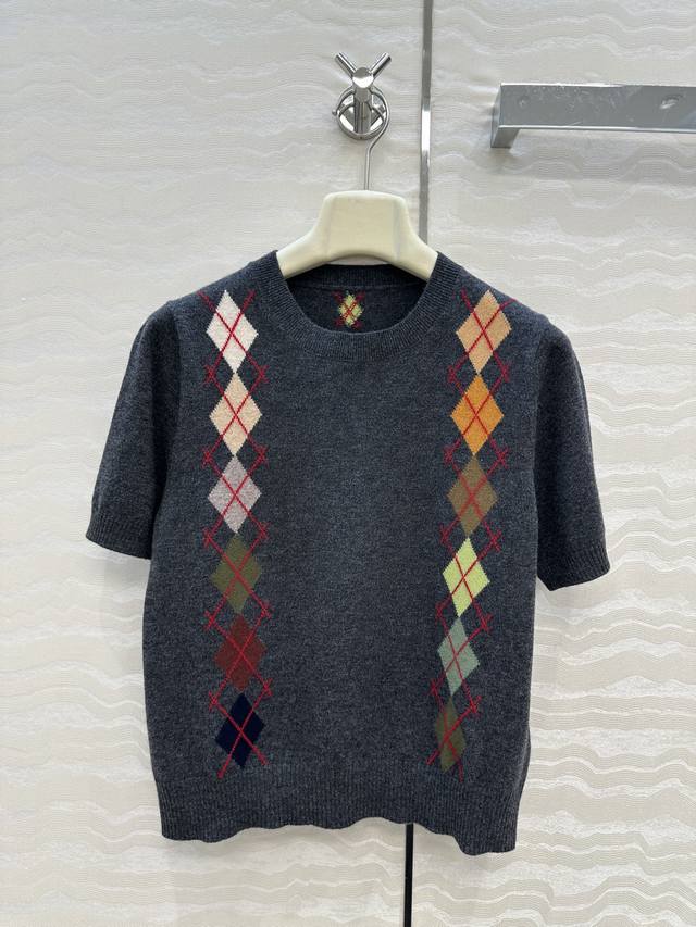 Exclusively debuting high-end, original quality, this stylish, intellectually s