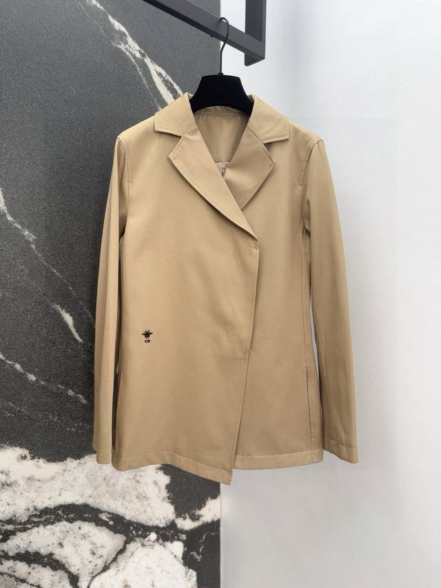 Cd 25Ss New arrival for early fall. This jacket features a side-button design wi