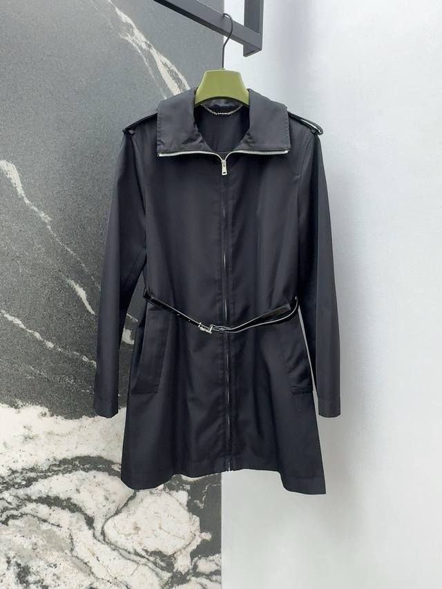 Gu 25Ss new fall/winter dress with a stand-up collar and nylon zipper. A must-ha