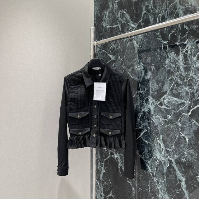 Chanel's new 25th-century pleated long-sleeved shirt is elegant and sophisticat