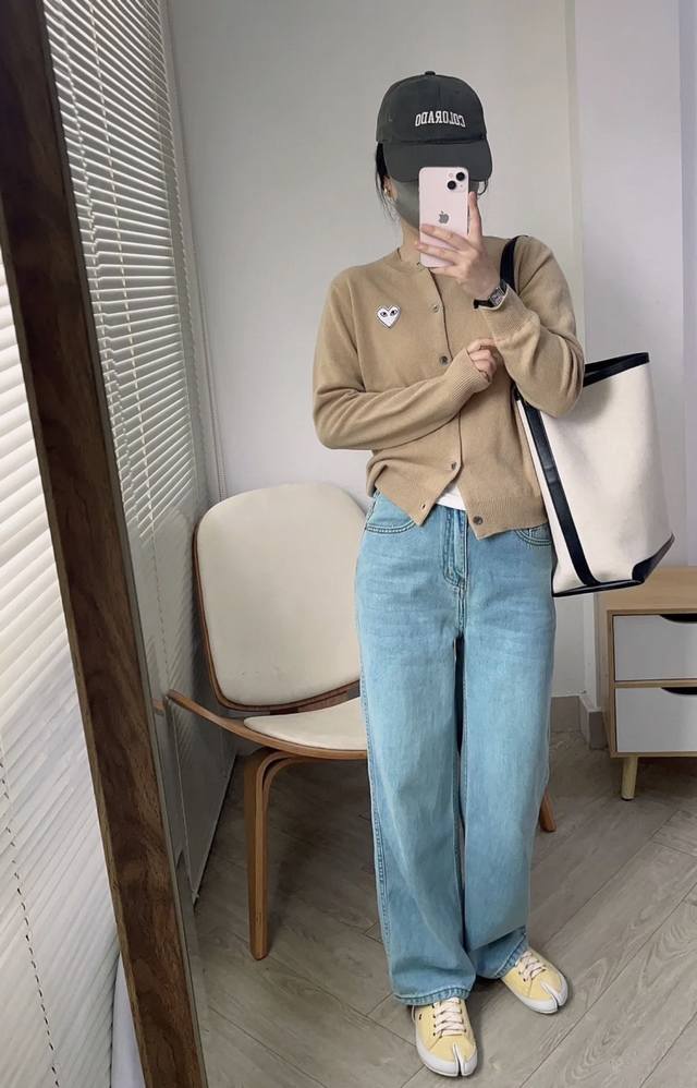 pla 25's new early fall embroidered heart-shaped knitted cardigan features a sin