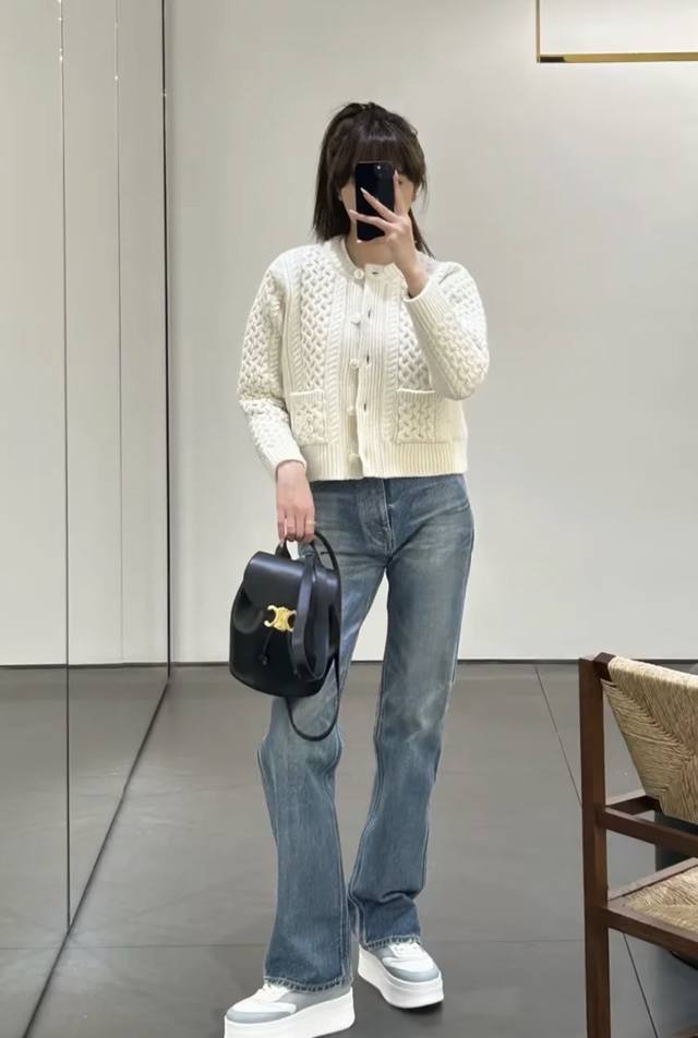 Ce 25 New Early Fall Round Neck Knit Cardigan with Exquisite Embroidered Logo Po