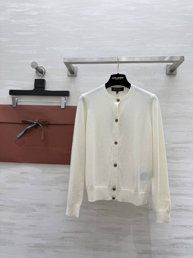 Loro pian2's new autumn/winter solid-color ribbed lapel cashmere cardigan featur
