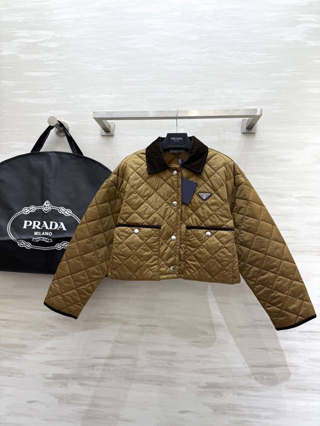 prad2Fw's new fall/winter diamond-patterned cotton short jacket in a high-top ve