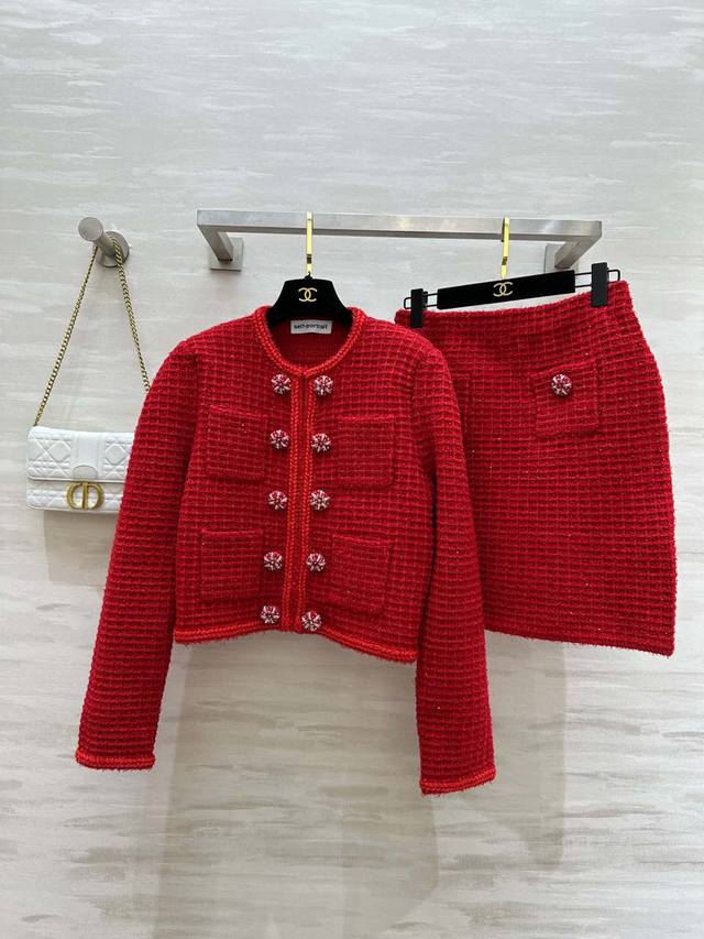 Sp3 Haute couture, heavy-duty, luxurious knitted suit. Chanel-style knitwear emb