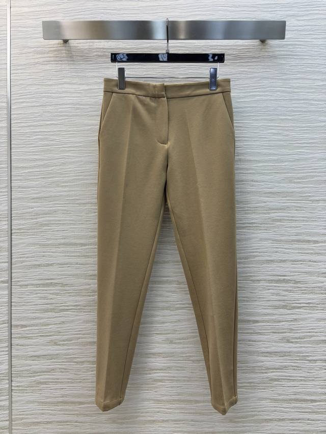 Sch's 25 new versatile pairing, tapered, cropped pants. Perfect for high-end com