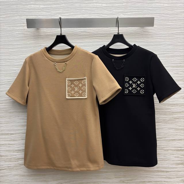 L's 25 new letter jacquard pocket short-sleeved T-shirt. Simple design, versatil