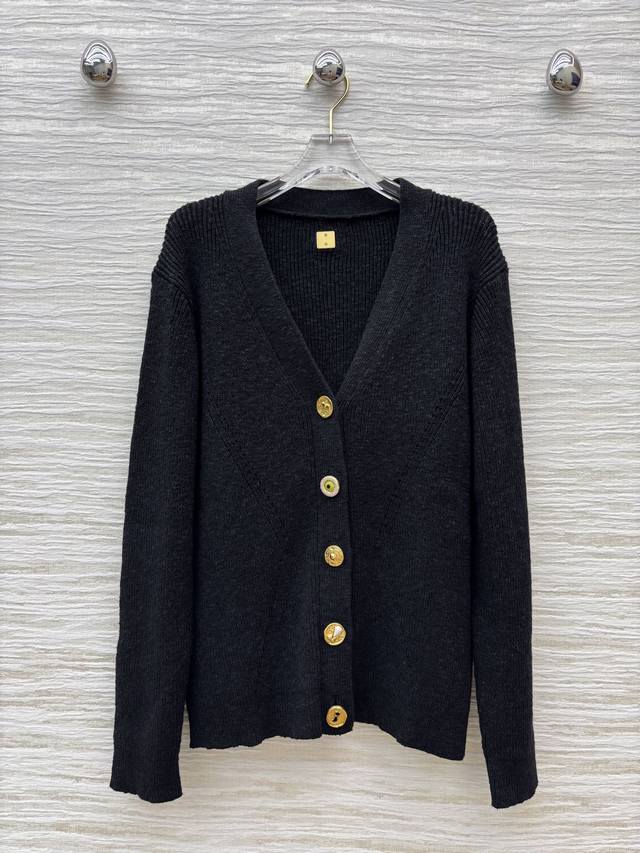 Sch 25 New V-neck knitted cardigan with various buttons and loose fit. The upper