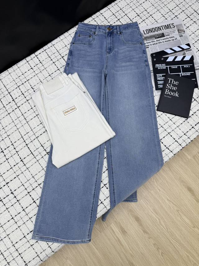 Miumi*25Ss These washed straight-leg jeans feature a classic logo on the back po