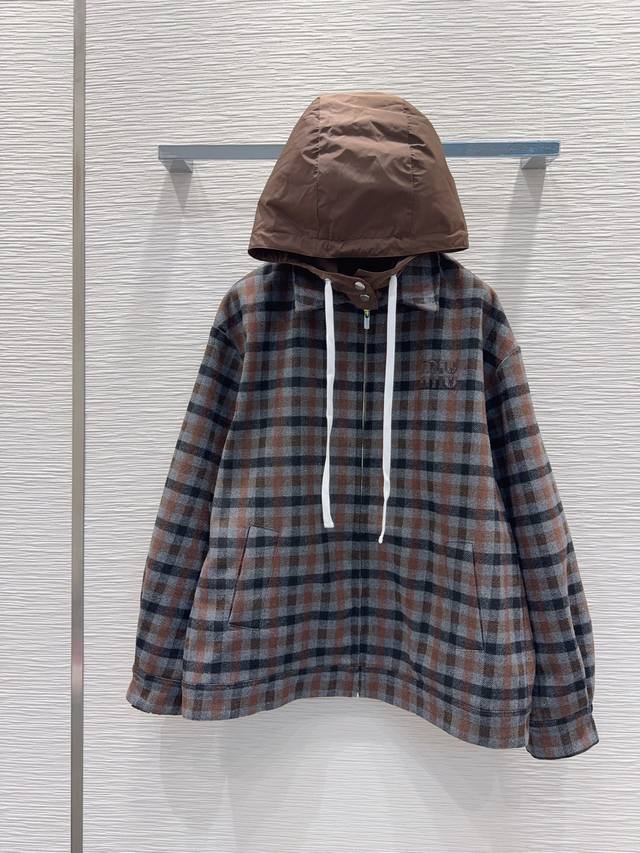 Miu Mi* 2025Fw new coat with detachable hood and classic plaid design. The fabri