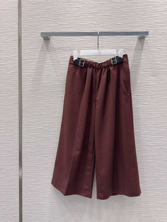 Loe W*E2025Fw new style suit is simple and elegant. The imported texture is very