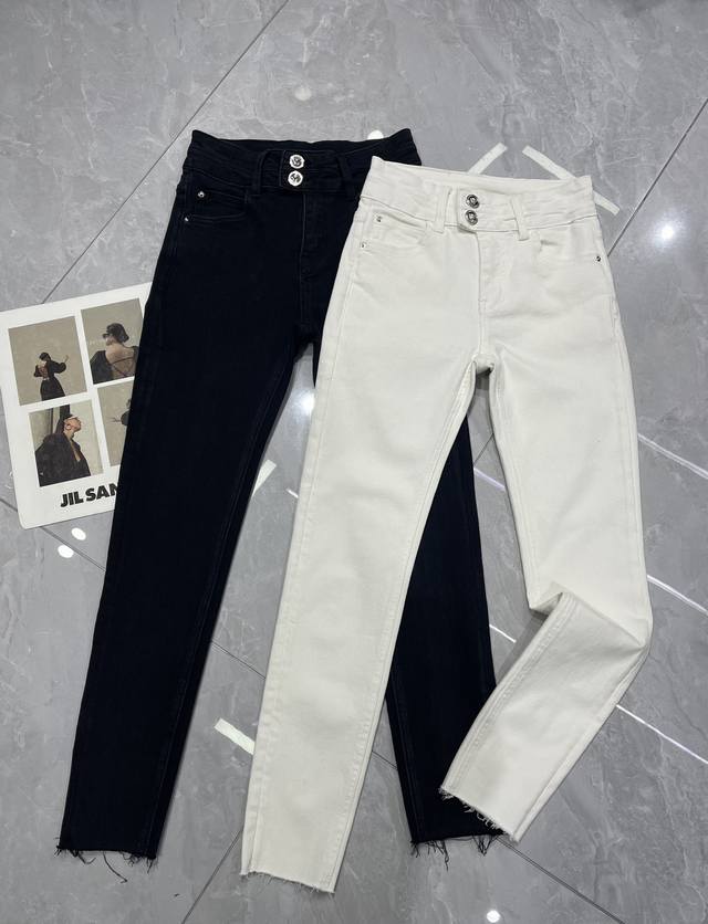 Details: Versac's latest and greatest four-way stretch skinny jeans. Customized