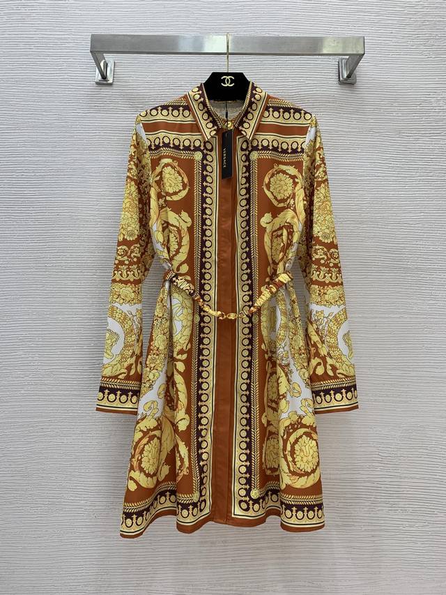 Versac* New classic Medusa head gold button Baroque retro print fashionable and