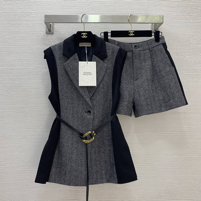 McQueen's latest high-end custom-made, stylish two-piece suit! This suede velve