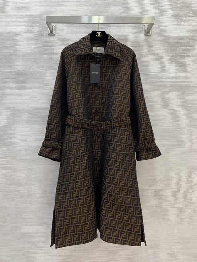 Fend's new custom double-Ff jacquard fabric has a crisp, stylish fit! Single-bre