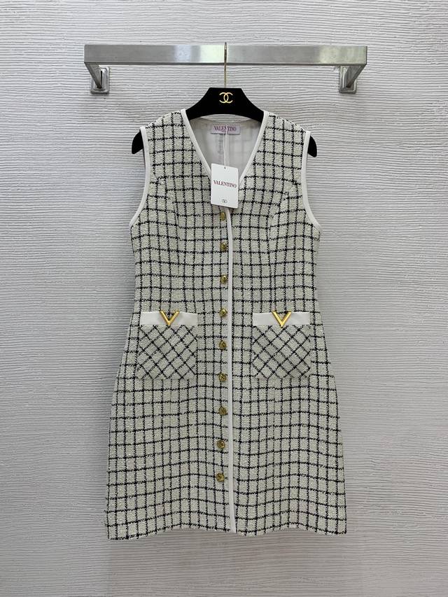 Valentin*O's new high-end custom plaid wool fabric, classic V-shaped accessories